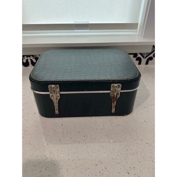 Vintage Traincase ~ Blue Makeup or Toiletries Case 1950’s or 1960’s - Picture 4 of 6